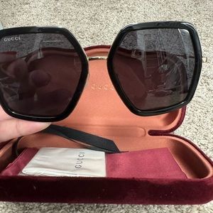 New oversized web Gucci Sunglasses.